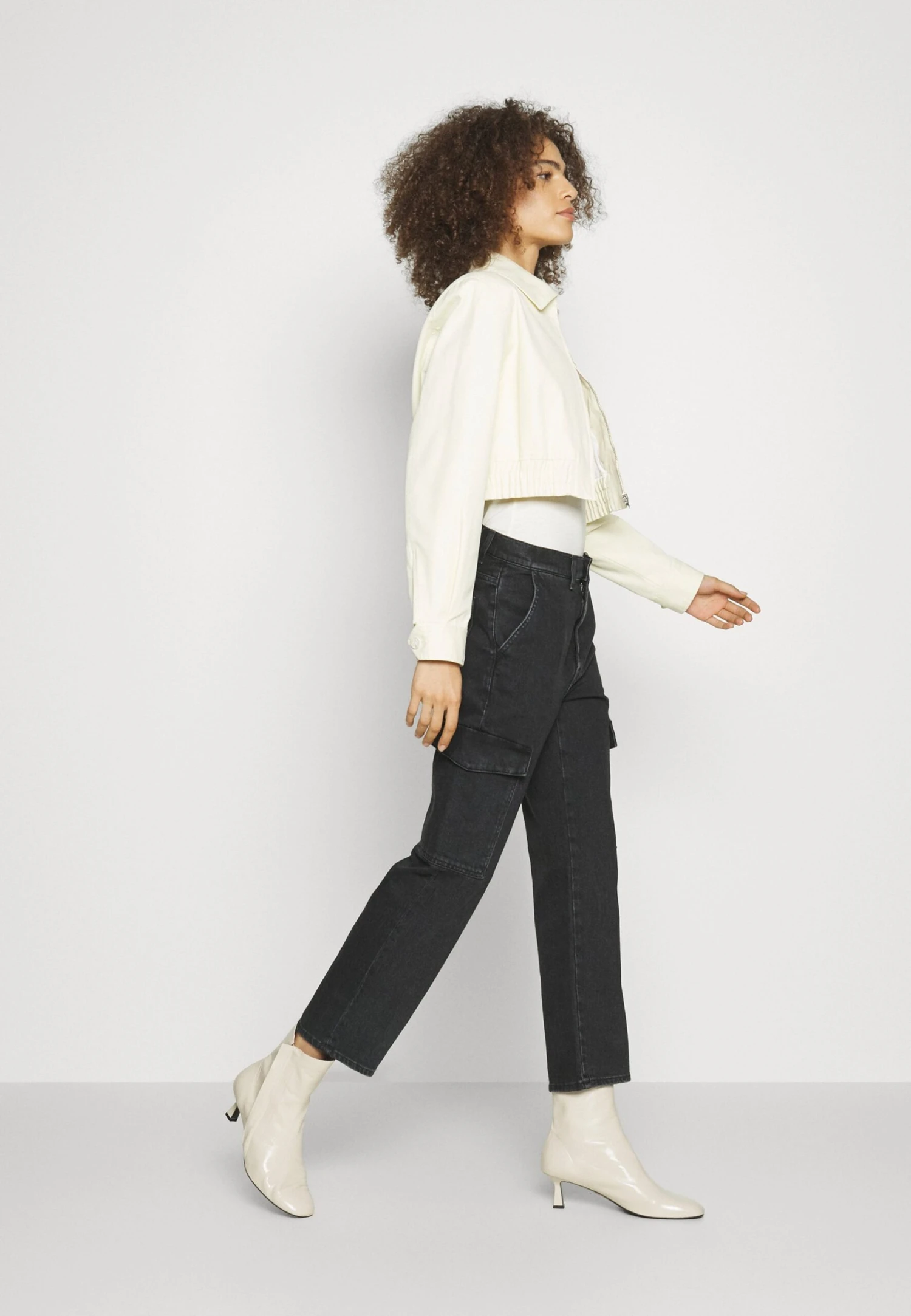 7 For All Mankind Logan CollidePantaloni CargoBlack Donna Pantaloni 7F121N0YY-Q11 6 7 For All Mankind Logan CollidePantaloni CargoBlack Donna Pantaloni 7F121N0YY-Q11 - immagine 4