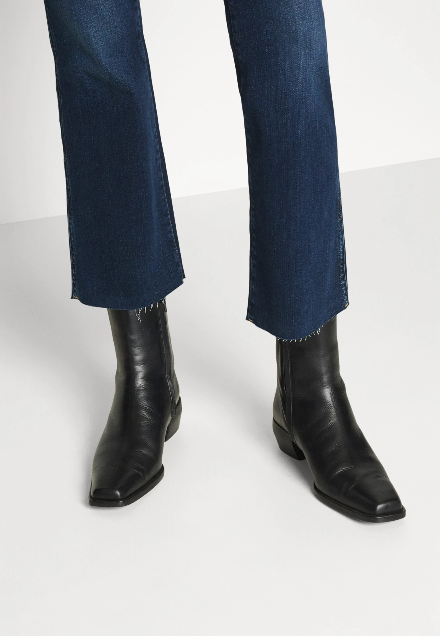 7 For All Mankind Jeans BootcutDark Blue Donna Jeans 7F121N0Z8-K11 7 7 For All Mankind Jeans BootcutDark Blue Donna Jeans 7F121N0Z8-K11 - immagine 5