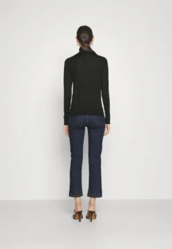 7 For All Mankind The Straight Crop Soho ClassicJeans A SigarettaDark Blue Donna Jeans 7F121N10G-K11 10 7 For All Mankind The Straight Crop Soho ClassicJeans A SigarettaDark Blue Donna Jeans 7F121N10G-K11 -Vendite 7 For All Mankind 24f0455d9d084aa68143ee7a62cf6691