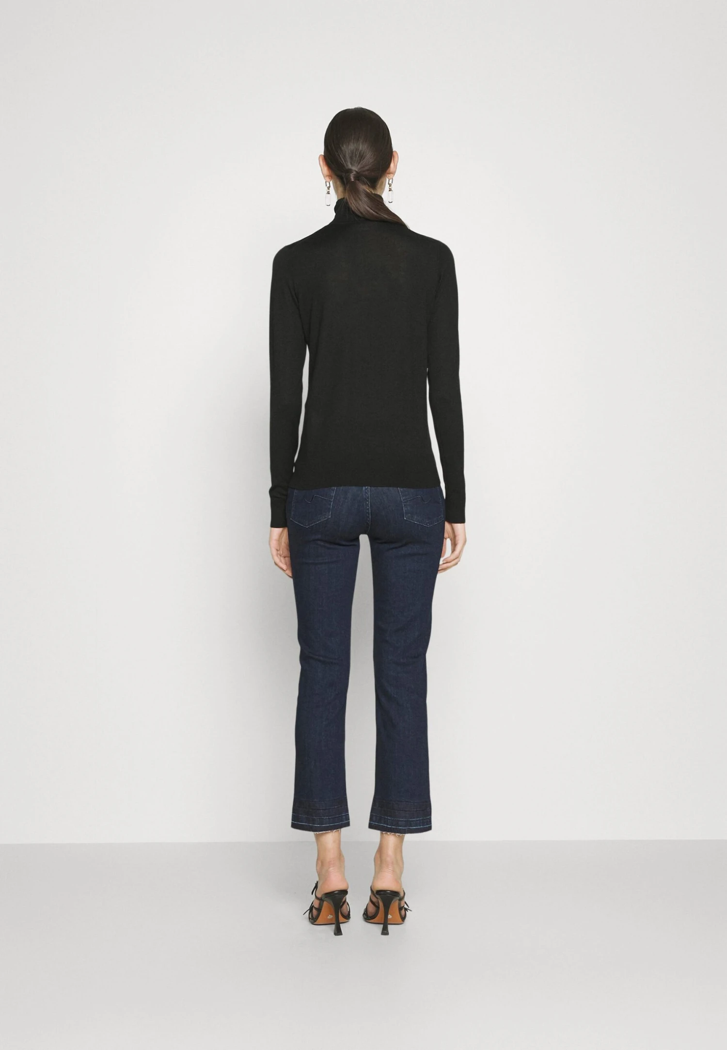 7 For All Mankind The Straight Crop Soho ClassicJeans A SigarettaDark Blue Donna Jeans 7F121N10G-K11 5 7 For All Mankind The Straight Crop Soho ClassicJeans A SigarettaDark Blue Donna Jeans 7F121N10G-K11 - immagine 3