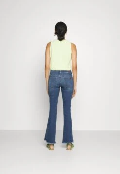 7 For All Mankind Tailorless BaiducJeans BootcutMid Blue Donna Jeans 7F121N0YS-K11 11 7 For All Mankind Tailorless BaiducJeans BootcutMid Blue Donna Jeans 7F121N0YS-K11 -Vendite 7 For All Mankind 27872ff3db7148d0b9484234e3fcd4a4