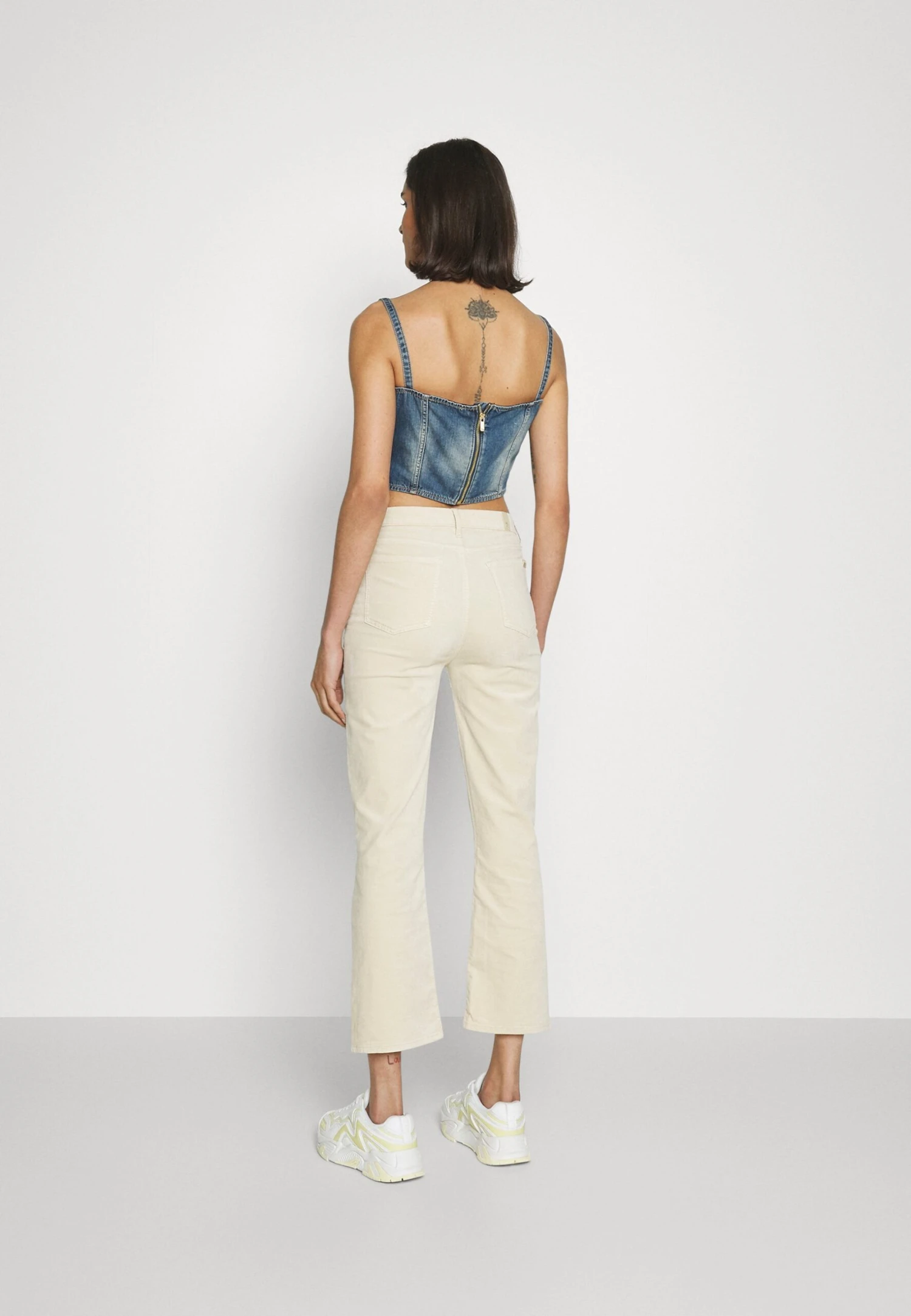 7 For All Mankind Slim KickPantaloniWhite Donna Pantaloni 7F121A07G-A11 5 7 For All Mankind Slim KickPantaloniWhite Donna Pantaloni 7F121A07G-A11 - immagine 3