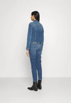 7 For All Mankind Modern Trucker Giacca Di JeansDark Blue Donna Giacche E Blazer 7F121G02L-K11 12 7 For All Mankind Modern Trucker Giacca Di JeansDark Blue Donna Giacche E Blazer 7F121G02L-K11 -Vendite 7 For All Mankind 385e14f4b001435a8edd7f986336c427