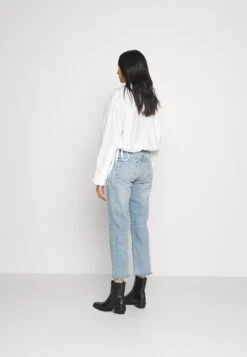 7 For All Mankind Logan Stovepipe Ode ToJeans A SigarettaLight Blue Donna Jeans 7F121N0YO-K11 12 7 For All Mankind Logan Stovepipe Ode ToJeans A SigarettaLight Blue Donna Jeans 7F121N0YO-K11 -Vendite 7 For All Mankind 38aa6ccc273b46a4b1dd36ce498883a1