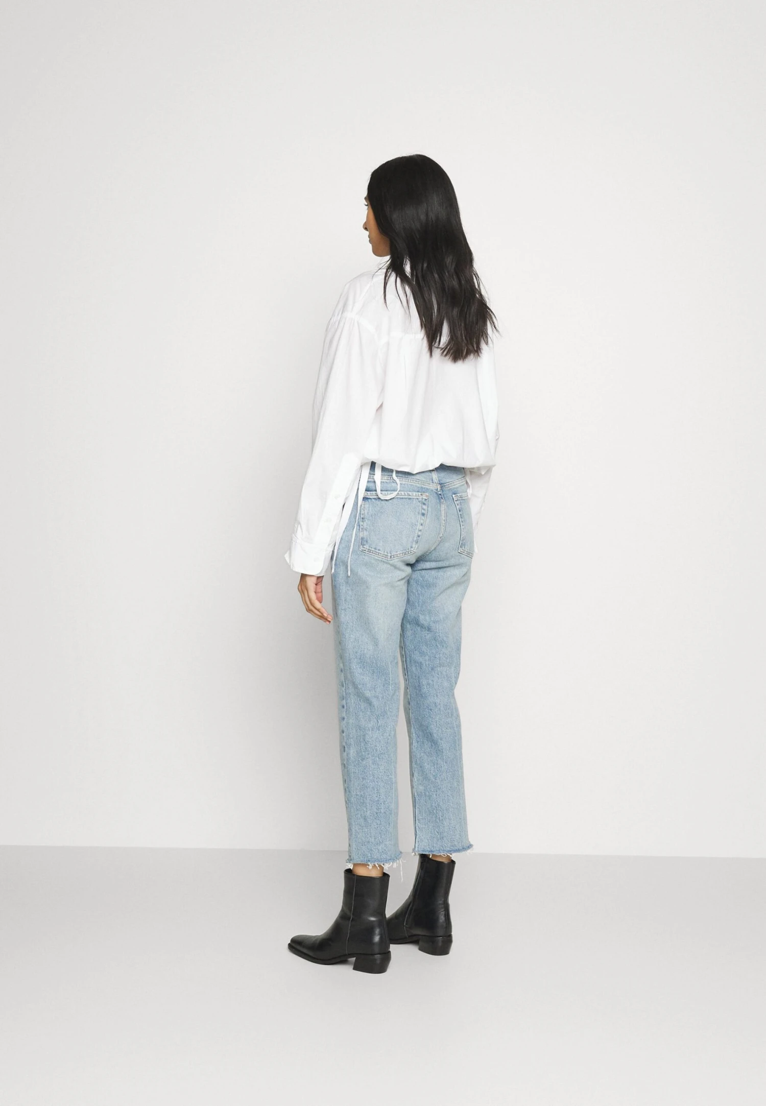 7 For All Mankind Logan Stovepipe Ode ToJeans A SigarettaLight Blue Donna Jeans 7F121N0YO-K11 5 7 For All Mankind Logan Stovepipe Ode ToJeans A SigarettaLight Blue Donna Jeans 7F121N0YO-K11 - immagine 3