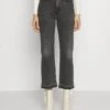 7 For All Mankind Logan Stovepipe LicoriceJeans A SigarettaBlack Donna Jeans 7F121N0Z3-Q11