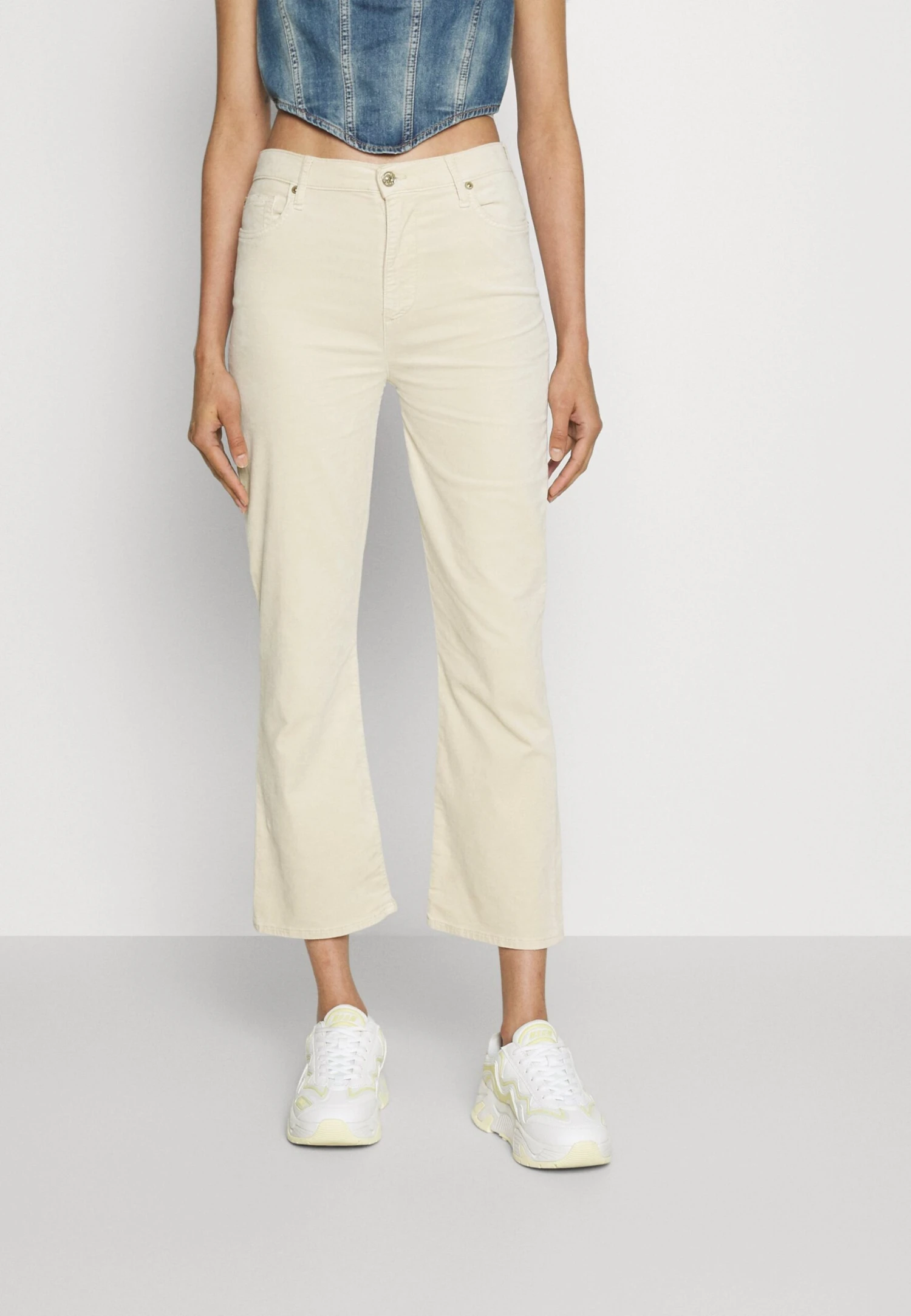 7 For All Mankind Slim KickPantaloniWhite Donna Pantaloni 7F121A07G-A11 3 7 For All Mankind Slim KickPantaloniWhite Donna Pantaloni 7F121A07G-A11