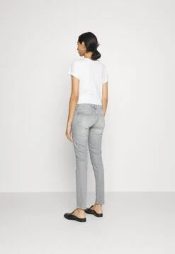 7 For All Mankind Pyper Slim Illusion AmbienceJeans Slim FitGrey Donna Jeans 7F121N0ZP-C11 12 7 For All Mankind Pyper Slim Illusion AmbienceJeans Slim FitGrey Donna Jeans 7F121N0ZP-C11 -Vendite 7 For All Mankind 6d8ca9b1480b43e29b5a2acb8c53c345