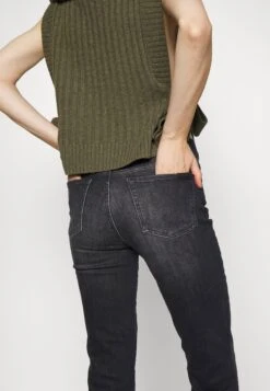 7 For All Mankind Crop Illusion Savage Let Down Jeans A SigarettaBlack Donna Jeans 7F121N0S1-Q11 15 7 For All Mankind Crop Illusion Savage Let Down Jeans A SigarettaBlack Donna Jeans 7F121N0S1-Q11 -Vendite 7 For All Mankind 72b51ee79cea413dabe5ab3ee17717a7