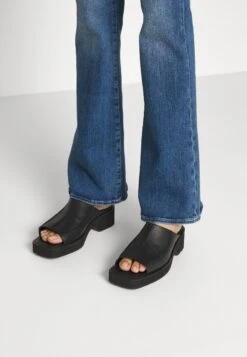 7 For All Mankind Illusion OuterJeans BootcutMid Blue Donna Jeans 7F121N0YZ-K11 -Vendite 7 For All Mankind 7fea1b84df114da78c945f9e4a5868d8