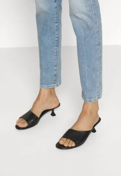 7 For All Mankind Roxanne Luxe Vintage MustJeans Slim FitLight Blue Donna Jeans 7F121N0Z2-K11 14 7 For All Mankind Roxanne Luxe Vintage MustJeans Slim FitLight Blue Donna Jeans 7F121N0Z2-K11 -Vendite 7 For All Mankind 7ffc01f2803a4da48dfc1bc859f2784d