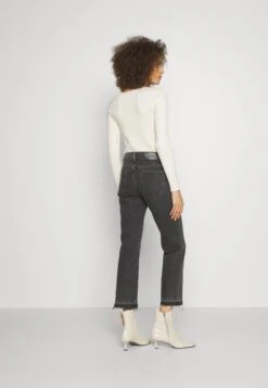 7 For All Mankind Logan Stovepipe LicoriceJeans A SigarettaBlack Donna Jeans 7F121N0Z3-Q11 -Vendite 7 For All Mankind 834eb22803c34bfd8ddf1852368bb759