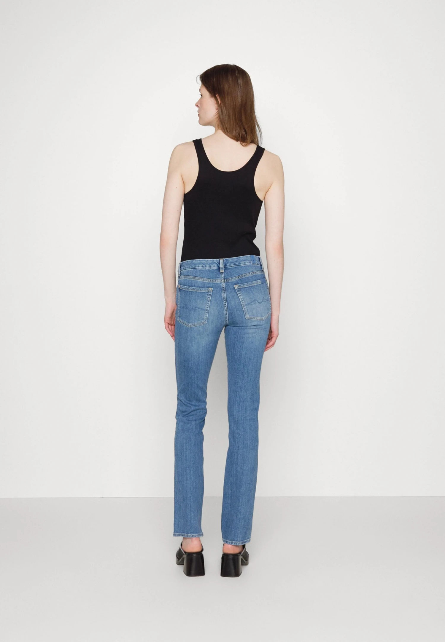 7 For All Mankind Kimmie Straight SliillwitJeans A SigarettaLight Blue Donna Jeans 7F121N10F-K11 5 7 For All Mankind Kimmie Straight SliillwitJeans A SigarettaLight Blue Donna Jeans 7F121N10F-K11 - immagine 3