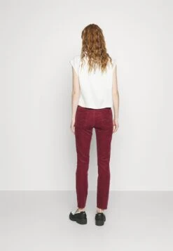 7 For All Mankind RoxannePantaloniRed Donna Pantaloni 7F121A07F-G11 -Vendite 7 For All Mankind 9a673be5d41a431e80651eb71d8e155d