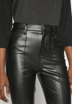 7 For All Mankind PantaloniBlack Donna Pantaloni 7F121N101-Q11 11 7 For All Mankind PantaloniBlack Donna Pantaloni 7F121N101-Q11 -Vendite 7 For All Mankind 9d5fe7344759414c954f719232d2ae72