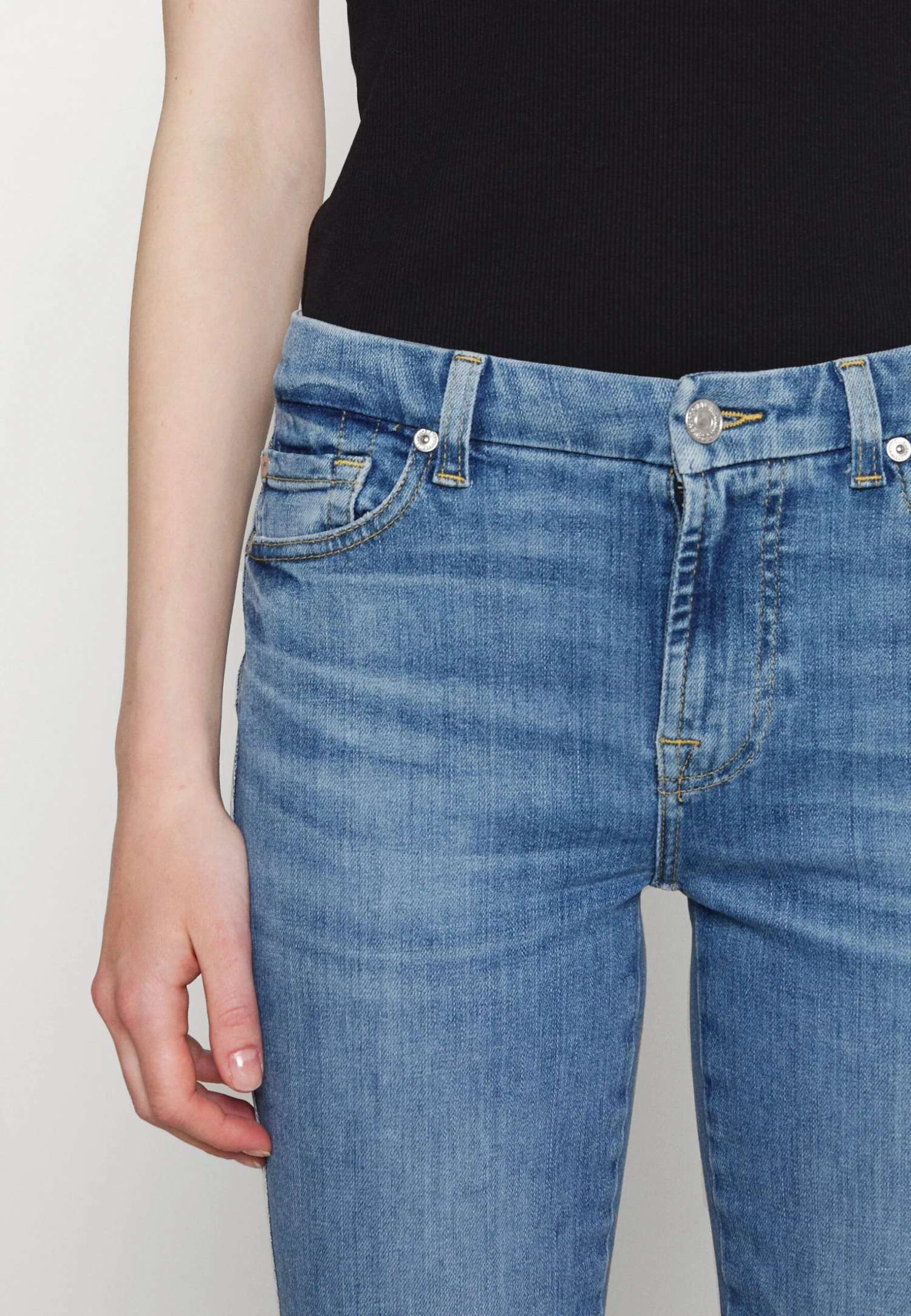 7 For All Mankind Kimmie Straight SliillwitJeans A SigarettaLight Blue Donna Jeans 7F121N10F-K11 6 7 For All Mankind Kimmie Straight SliillwitJeans A SigarettaLight Blue Donna Jeans 7F121N10F-K11 - immagine 4