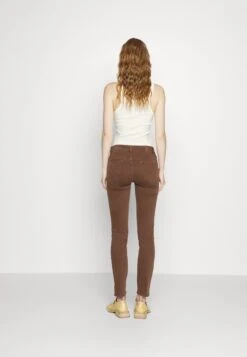 7 For All Mankind Roxanne Colored StretchPantaloniBrown Donna Pantaloni 7F121A07H-O11 10 7 For All Mankind Roxanne Colored StretchPantaloniBrown Donna Pantaloni 7F121A07H-O11 -Vendite 7 For All Mankind b4c9728cd7a94006918d692f722ee00a