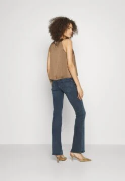 7 For All Mankind Slim Illusion OvercastJeans BootcutDark Blue Donna Jeans 7F121N0ZI-K11 9 7 For All Mankind Slim Illusion OvercastJeans BootcutDark Blue Donna Jeans 7F121N0ZI-K11 -Vendite 7 For All Mankind c156a0aac1844b95aadc895c7ceb1474