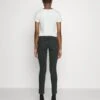 7 For All Mankind Pyper Illusion BorderlessJeans Skinny FitBlack Donna Jeans 7F121N0YT-Q11 2 7 For All Mankind Pyper Illusion BorderlessJeans Skinny FitBlack Donna Jeans 7F121N0YT-Q11 -Vendite 7 For All Mankind c599a387afe54fab8da98580d3fd5050
