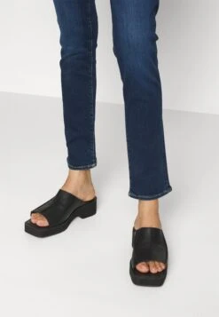 7 For All Mankind Pyper Illusion OpulentJeans Slim FitDark Blue Donna Jeans 7F121N0ZO-K11 13 7 For All Mankind Pyper Illusion OpulentJeans Slim FitDark Blue Donna Jeans 7F121N0ZO-K11 -Vendite 7 For All Mankind c8c4b0155f9442819abf4b3a65a3f8d4