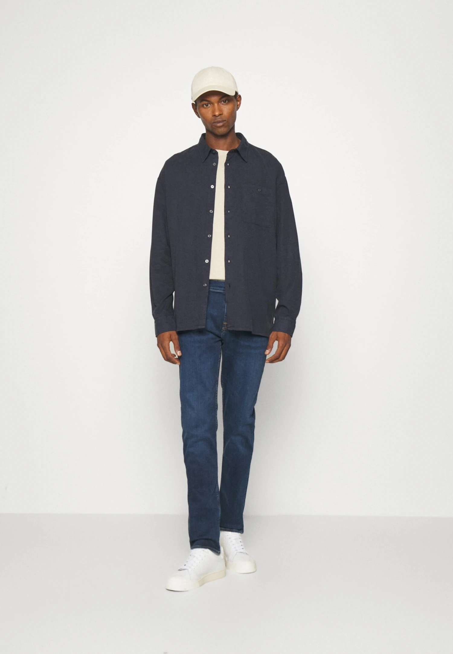 7 For All Mankind Slimmy Tapered Jeans Tapered FitDark Blue Uomo Jeans 7F122G0FS-K11 4 7 For All Mankind Slimmy Tapered Jeans Tapered FitDark Blue Uomo Jeans 7F122G0FS-K11 - immagine 2