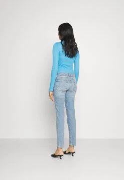 7 For All Mankind Roxanne Luxe Vintage MustJeans Slim FitLight Blue Donna Jeans 7F121N0Z2-K11 12 7 For All Mankind Roxanne Luxe Vintage MustJeans Slim FitLight Blue Donna Jeans 7F121N0Z2-K11 -Vendite 7 For All Mankind d7e317aec2564fc78a86cd38cf84f7cd