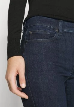 7 For All Mankind The Straight Crop Soho ClassicJeans A SigarettaDark Blue Donna Jeans 7F121N10G-K11 13 7 For All Mankind The Straight Crop Soho ClassicJeans A SigarettaDark Blue Donna Jeans 7F121N10G-K11 -Vendite 7 For All Mankind d87fc6d3ca8442e098208984c4ebce14