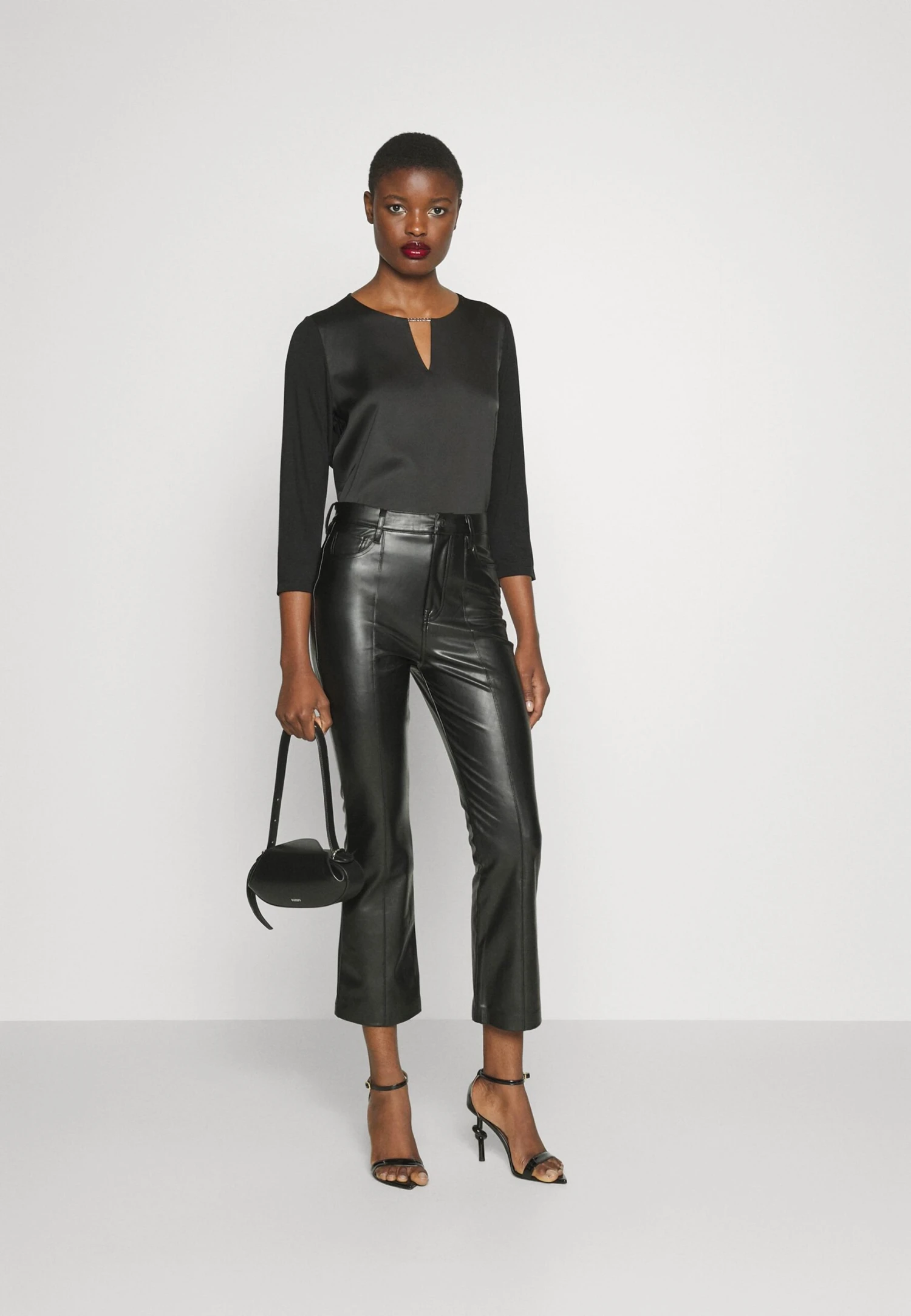 7 For All Mankind PantaloniBlack Donna Pantaloni 7F121N101-Q11 4 7 For All Mankind PantaloniBlack Donna Pantaloni 7F121N101-Q11 - immagine 2