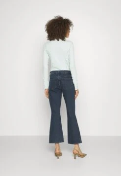 7 For All Mankind Betty ActionJeans BootcutDark Blue Donna Jeans 7F121N0ZY-K11 -Vendite 7 For All Mankind e4e90ec780d7447e80a35ceb2cc70b1d