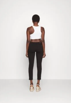 7 For All Mankind The Ankle Skinny Bair Eco Rinsed Jeans Skinny FitBlack Donna Jeans 7F121N0RK-Q11 10 7 For All Mankind The Ankle Skinny Bair Eco Rinsed Jeans Skinny FitBlack Donna Jeans 7F121N0RK-Q11 -Vendite 7 For All Mankind e64fac1db5964885bb3a142c020badf9
