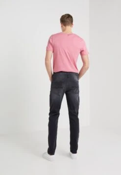 7 For All Mankind Luxe Performance PlusJeans Tapered FitWashed Black Uomo Jeans 7F122G04U-Q11 9 7 For All Mankind Luxe Performance PlusJeans Tapered FitWashed Black Uomo Jeans 7F122G04U-Q11 -Vendite 7 For All Mankind e6c873e26f8848a5bded0cdf0d61b7eb