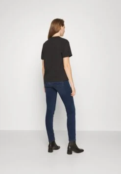 7 For All Mankind Roxanne Bair Park AvenueJeans Slim FitDark Blue Donna Jeans 7F121N0RW-K11 9 7 For All Mankind Roxanne Bair Park AvenueJeans Slim FitDark Blue Donna Jeans 7F121N0RW-K11 -Vendite 7 For All Mankind eaa056329d8e48a9bb1042a830d6e907