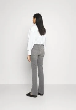 7 For All Mankind Bootcut Bair SilverliningJeans BootcutGrey Donna Jeans 7F121N0ZJ-C11 12 7 For All Mankind Bootcut Bair SilverliningJeans BootcutGrey Donna Jeans 7F121N0ZJ-C11 -Vendite 7 For All Mankind f5e94d99ff3a4582a030c83422a21c9a